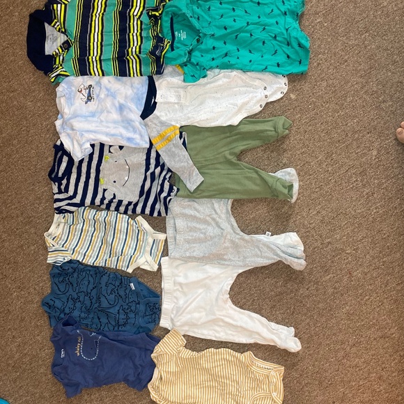 3-6 month clothes - Picture 4 of 5